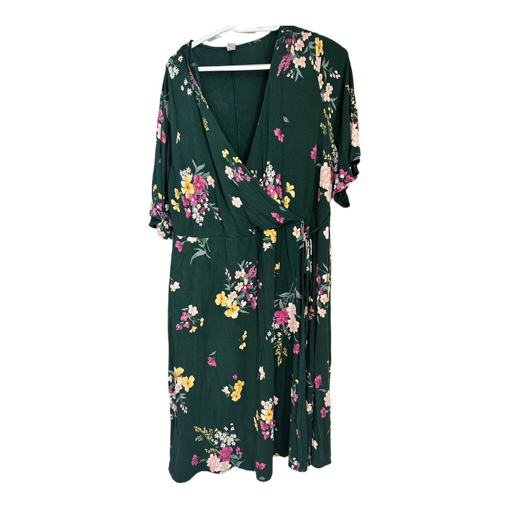 Plus Size Curvy Old Navy Floral Wrap Dress in Green (2X)